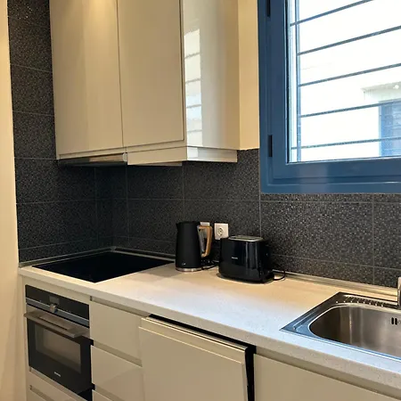 Blu Apt, Barbati